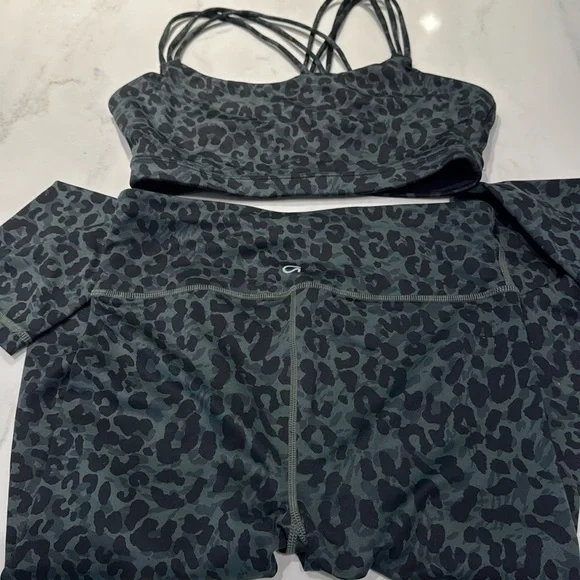 GAP ELIPSE 2pc 🐆💚🖤 - Picture 1 of 13